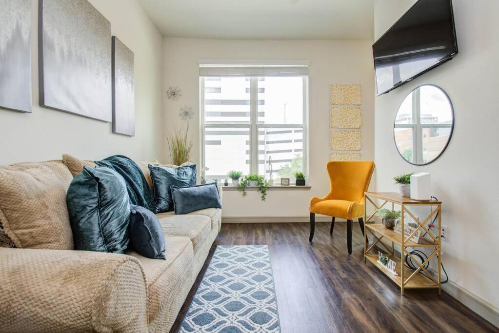 Luxury Living Downtown Kingbed. Daire